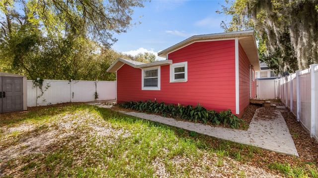 558 W MINNEOLA AVENUE, Clermont, FL 34711