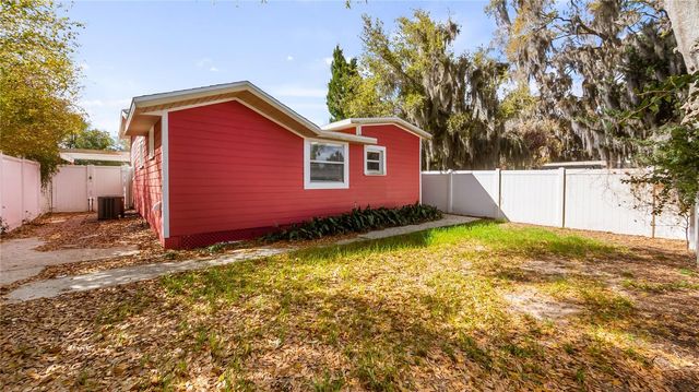 558 W MINNEOLA AVENUE, Clermont, FL 34711