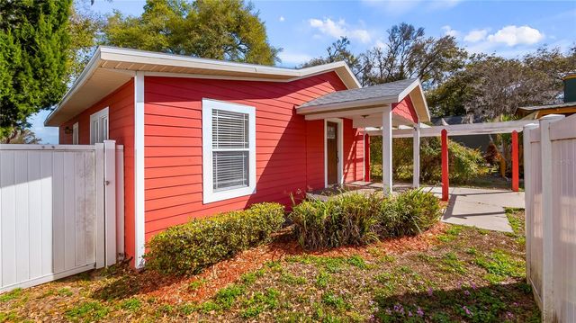 558 W MINNEOLA AVENUE, Clermont, FL 34711
