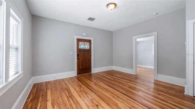 558 W MINNEOLA AVENUE, Clermont, FL 34711