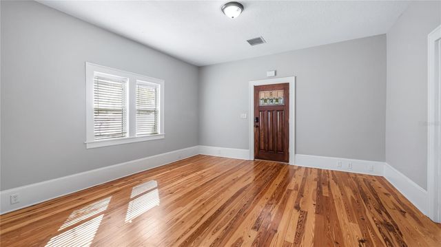 558 W MINNEOLA AVENUE, Clermont, FL 34711