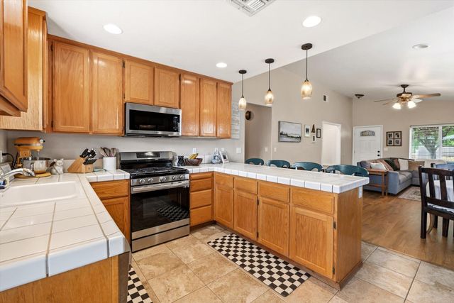 6724 W 2nd St, Rio Linda, CA 95673