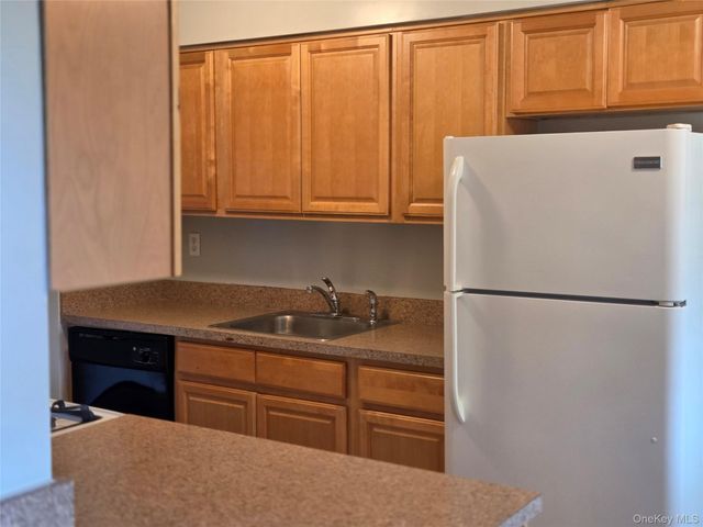 16 Pavilion Ridge Way 6, Suffern, NY 10901