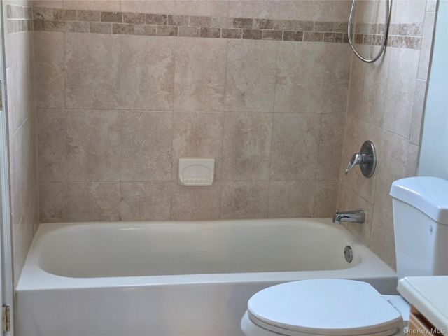 16 Pavilion Ridge Way 6, Suffern, NY 10901