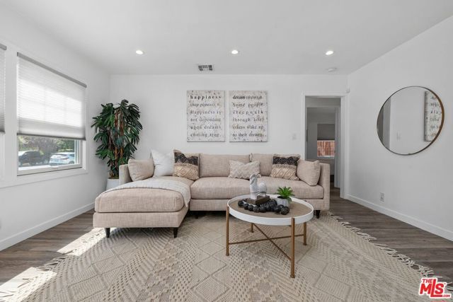7253 Yolanda Avenue, Los Angeles, CA 91335