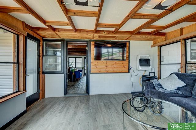 4434 R Street, Omaha, NE 68107