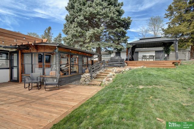 4434 R Street, Omaha, NE 68107