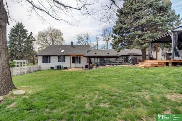 4434 R Street, Omaha, NE 68107