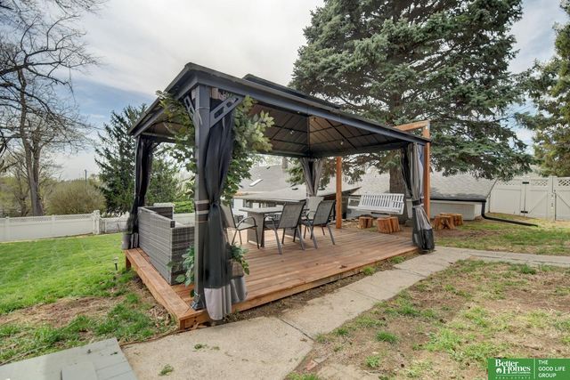 4434 R Street, Omaha, NE 68107