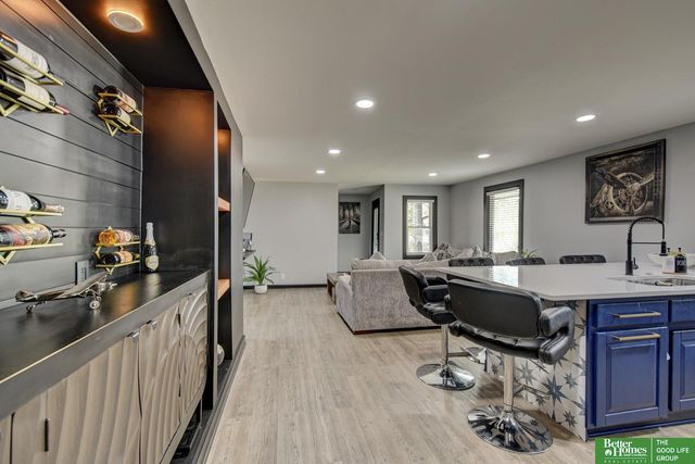 4434 R Street, Omaha, NE 68107