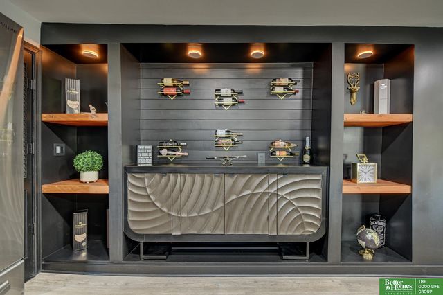 4434 R Street, Omaha, NE 68107