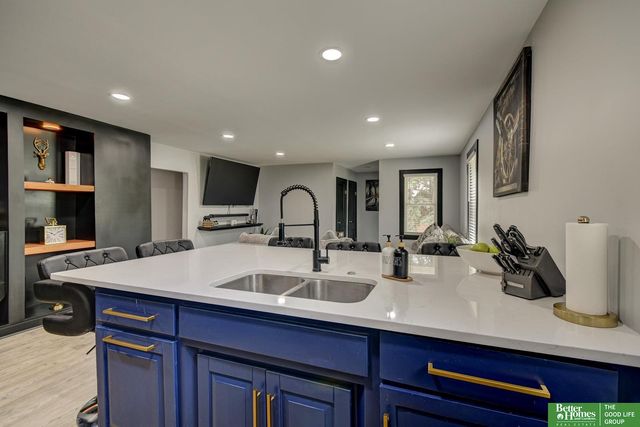 4434 R Street, Omaha, NE 68107