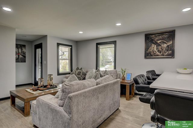 4434 R Street, Omaha, NE 68107