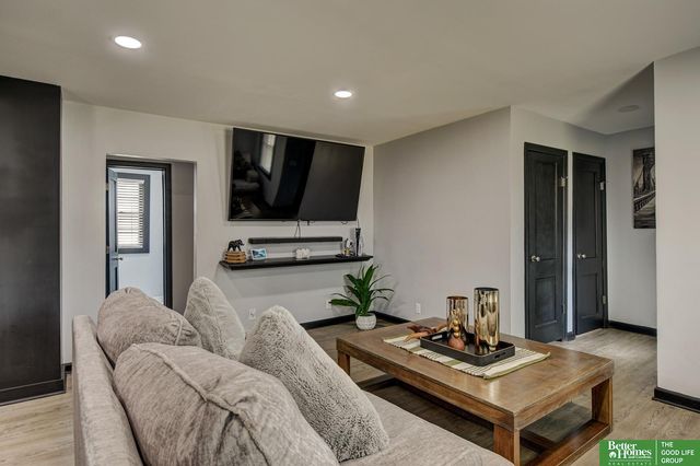 4434 R Street, Omaha, NE 68107