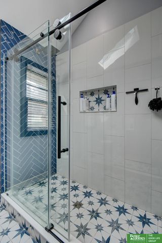 4434 R Street, Omaha, NE 68107