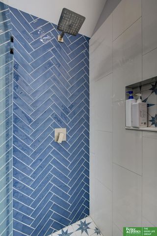 4434 R Street, Omaha, NE 68107