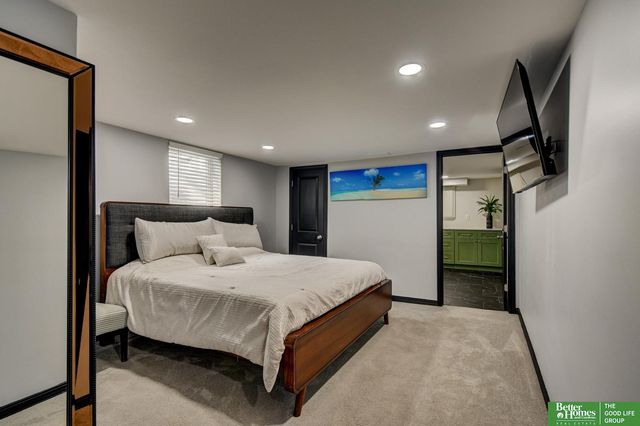 4434 R Street, Omaha, NE 68107