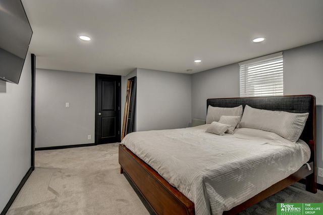 4434 R Street, Omaha, NE 68107