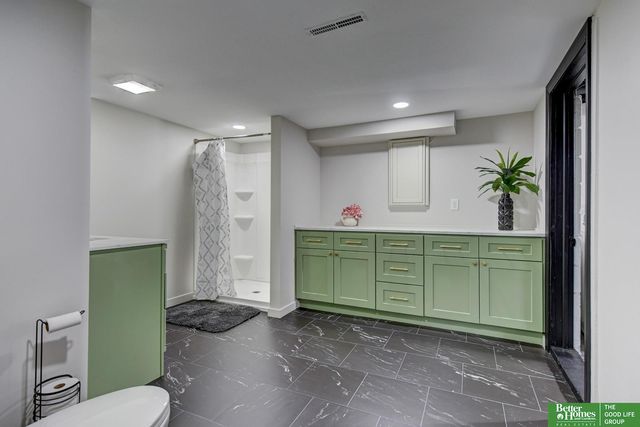 4434 R Street, Omaha, NE 68107