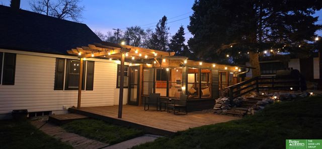 4434 R Street, Omaha, NE 68107