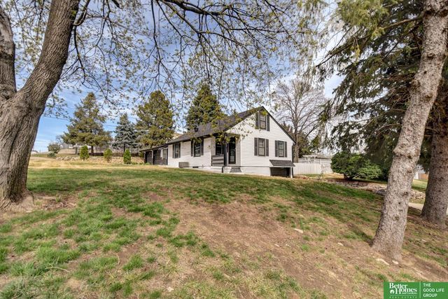 4434 R Street, Omaha, NE 68107