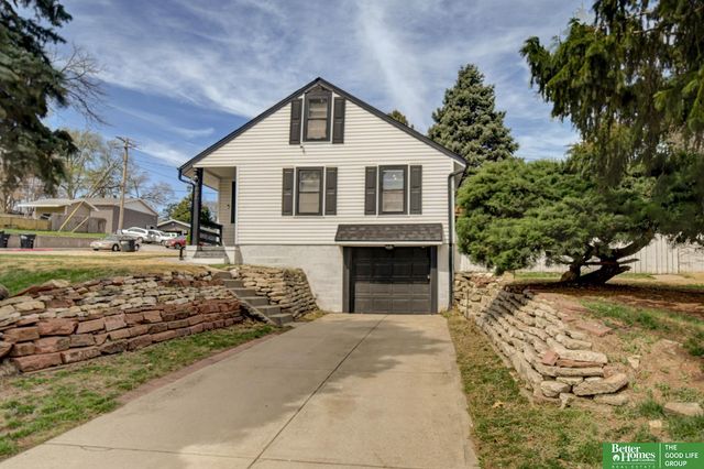 4434 R Street, Omaha, NE 68107