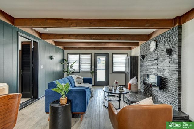 4434 R Street, Omaha, NE 68107