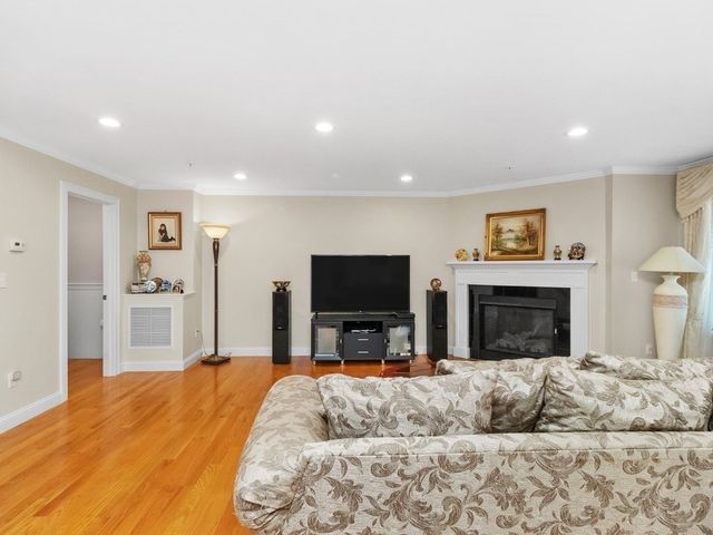 172 Bright Street 3, Waltham, MA 02453