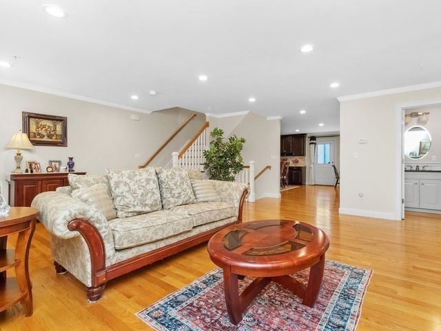 172 Bright Street 3, Waltham, MA 02453