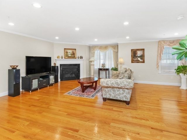 172 Bright Street 3, Waltham, MA 02453