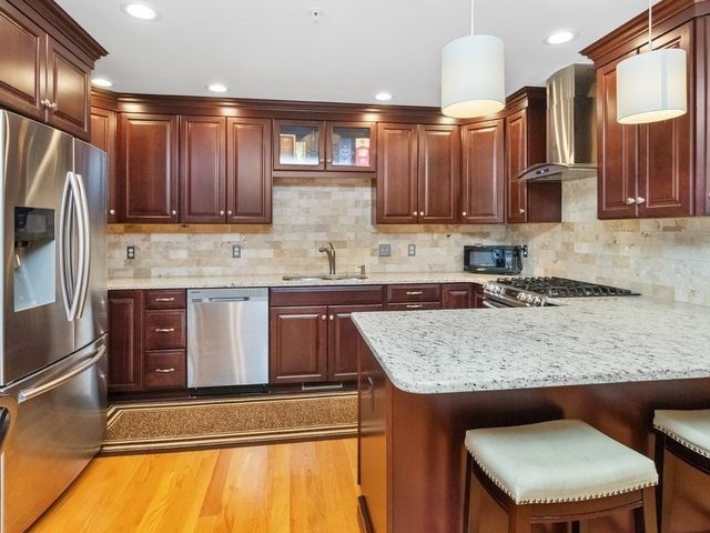 172 Bright Street 3, Waltham, MA 02453