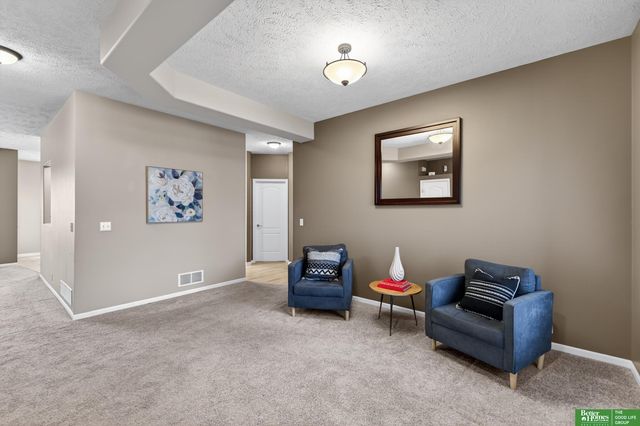 6707 N 148th Street, Omaha, NE 68116