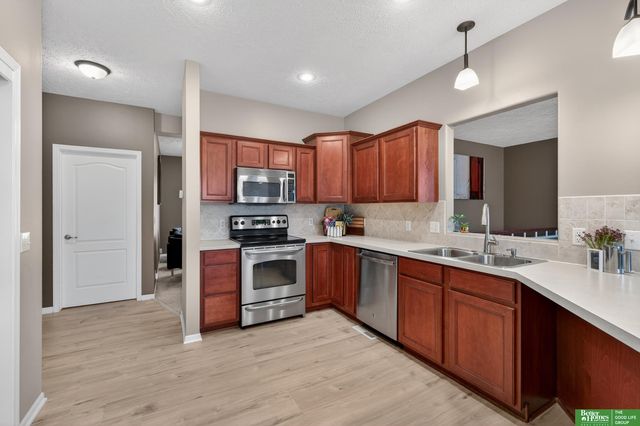 6707 N 148th Street, Omaha, NE 68116