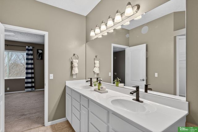 6707 N 148th Street, Omaha, NE 68116