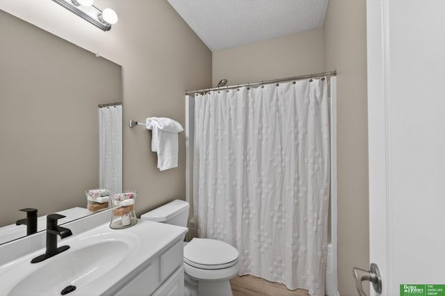 6707 N 148th Street, Omaha, NE 68116