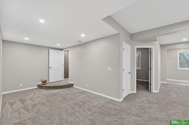 6707 N 148th Street, Omaha, NE 68116