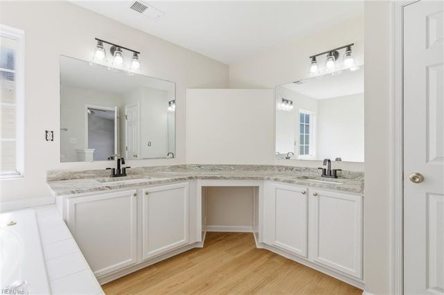 4126 River Breeze CIR, Chesapeake, VA 23321