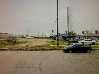 2060 S 5th Street, Fresno, CA 93702