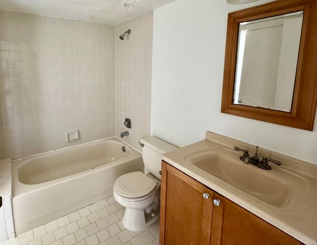 5981 Vía Vermilya 208, Lantana, FL 33462