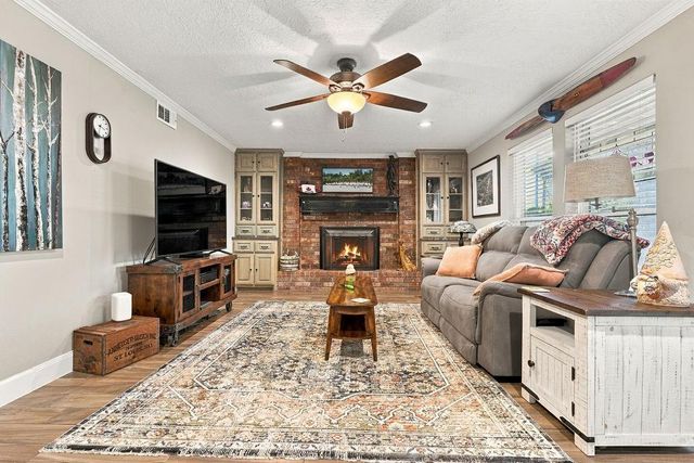 602 Renaldo Street, Dickinson, TX 77539