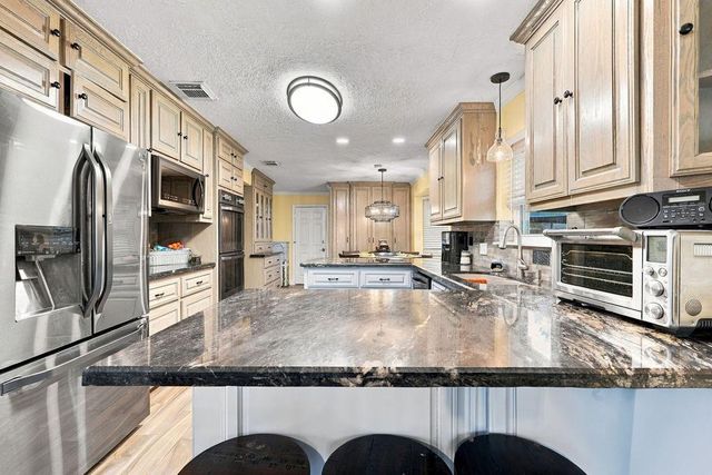 602 Renaldo Street, Dickinson, TX 77539
