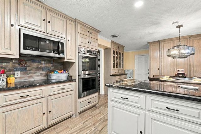 602 Renaldo Street, Dickinson, TX 77539