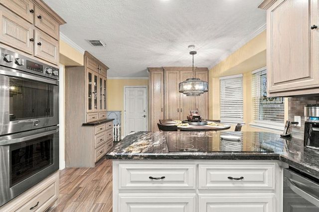 602 Renaldo Street, Dickinson, TX 77539