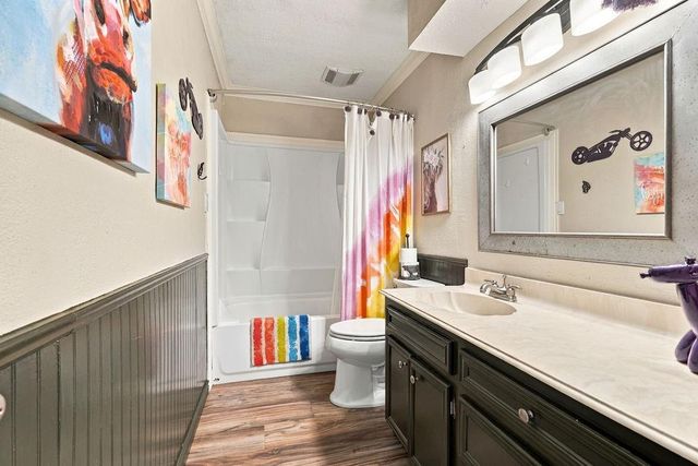 602 Renaldo Street, Dickinson, TX 77539
