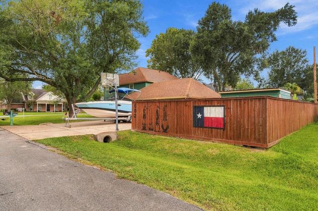 602 Renaldo Street, Dickinson, TX 77539