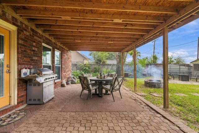 602 Renaldo Street, Dickinson, TX 77539