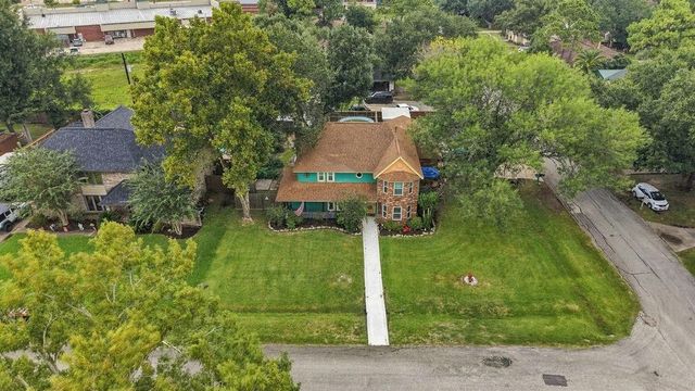 602 Renaldo Street, Dickinson, TX 77539
