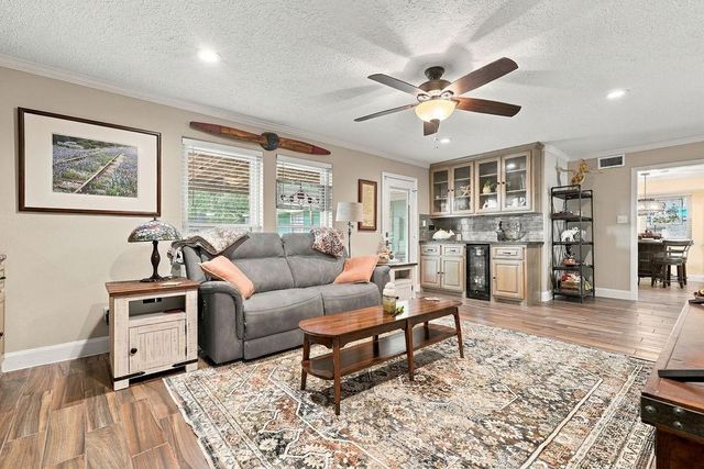 602 Renaldo Street, Dickinson, TX 77539