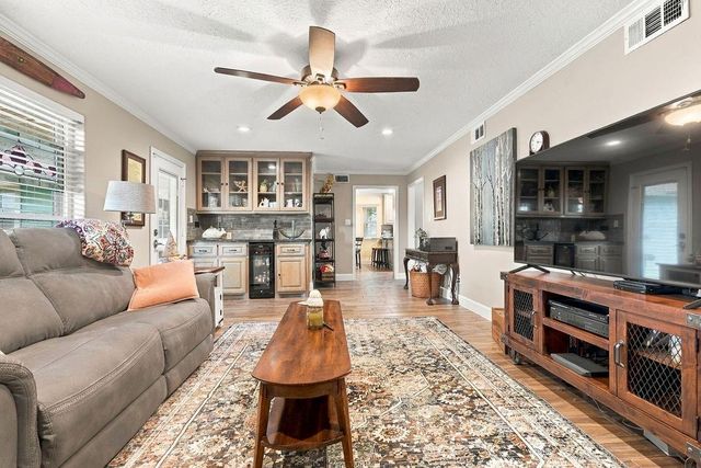 602 Renaldo Street, Dickinson, TX 77539