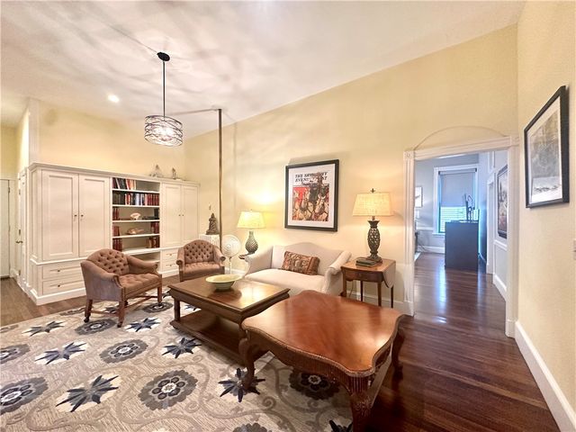 10 Young Street 2, Newport, RI 02840